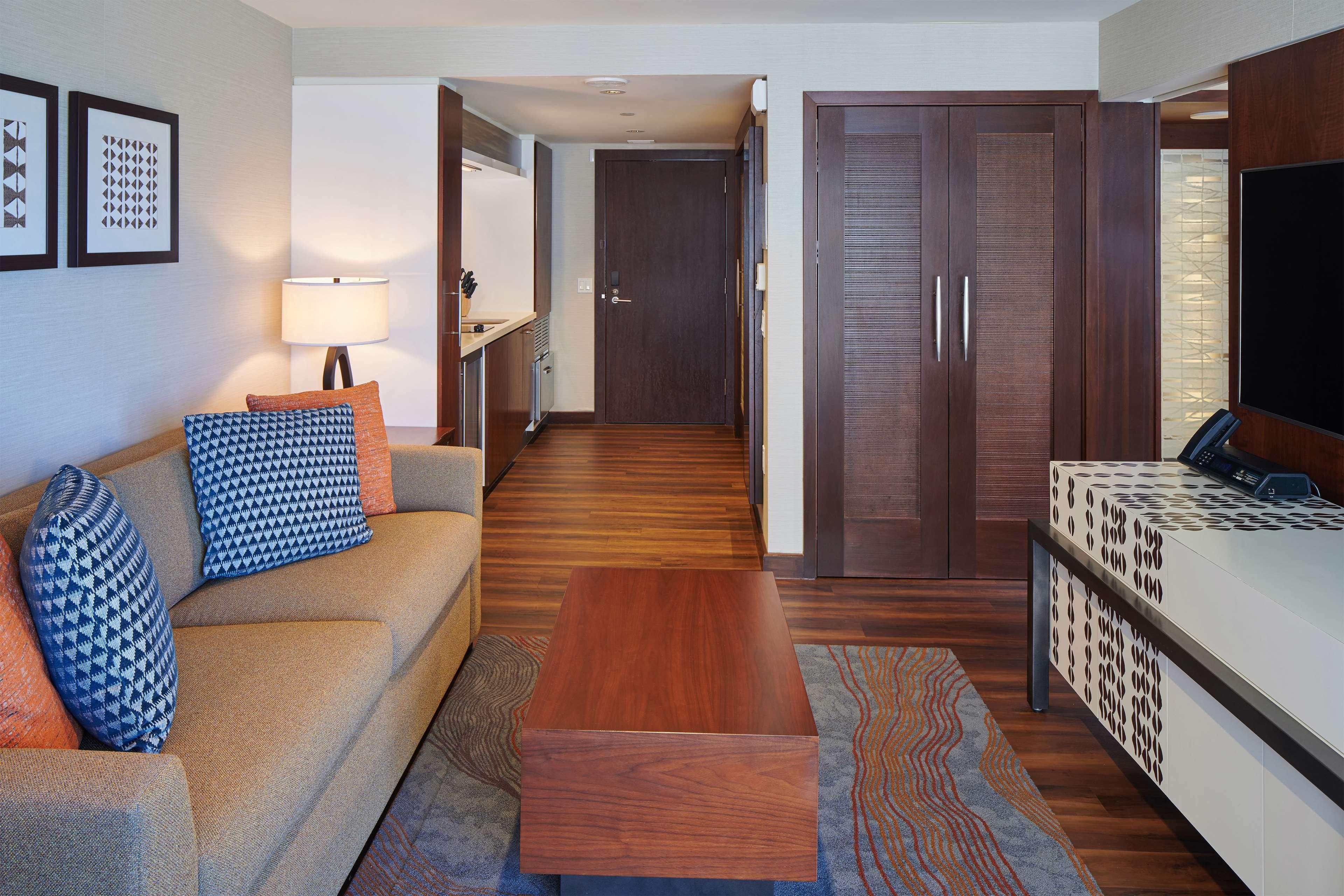 מלון Hilton Grand Vacations Club Hokulani Waikiki הונולולו מראה חיצוני תמונה